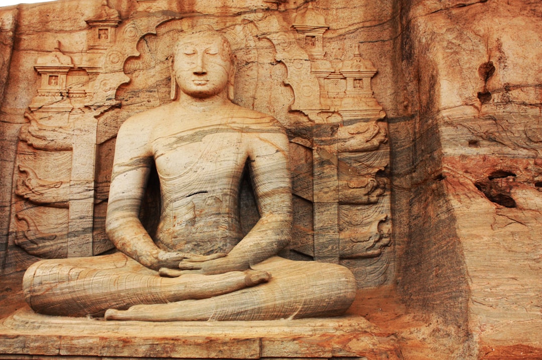 Scopri Gal Viharaya: un tesoro culturale dello Sri Lanka - Nissankamallapura | Secret World Trip Planner
