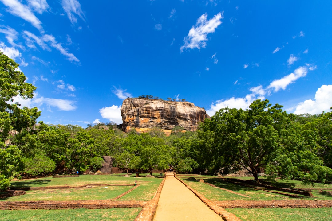 Découvrez Gal Viharaya : un trésor culturel du Sri Lanka - Nissankamallapura | Secret World Trip Planner