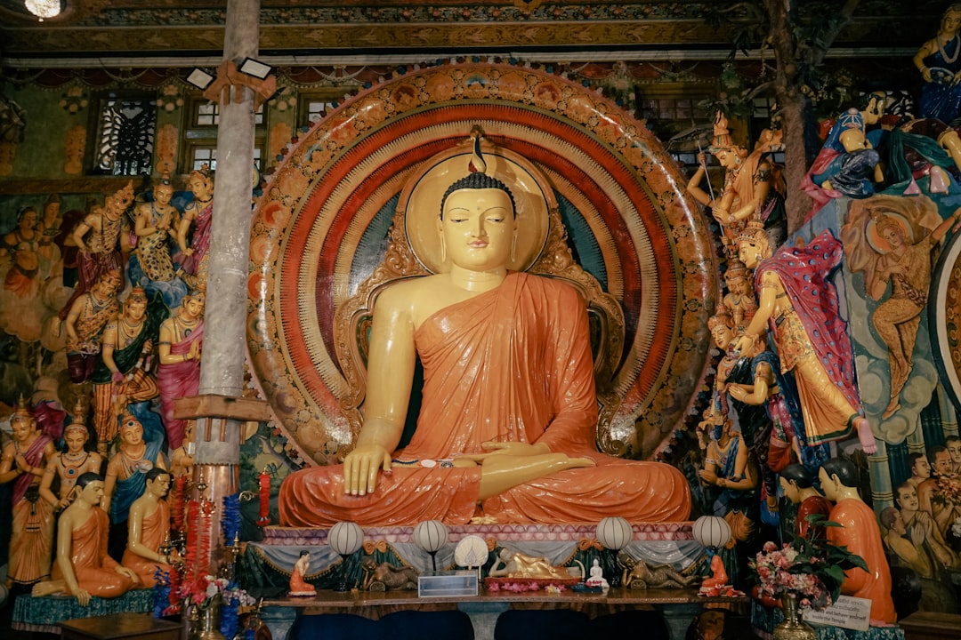 Découvrez le Temple Gangaramaya : un bijou culturel à Colombo - Colombo | Secret World Trip Planner