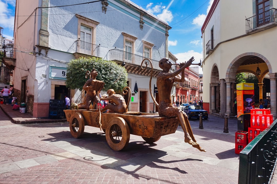 Scoprire La Flautista: un monumento storico a Santiago de Querétaro - Santiago de Querétaro | Secret World Trip Planner
