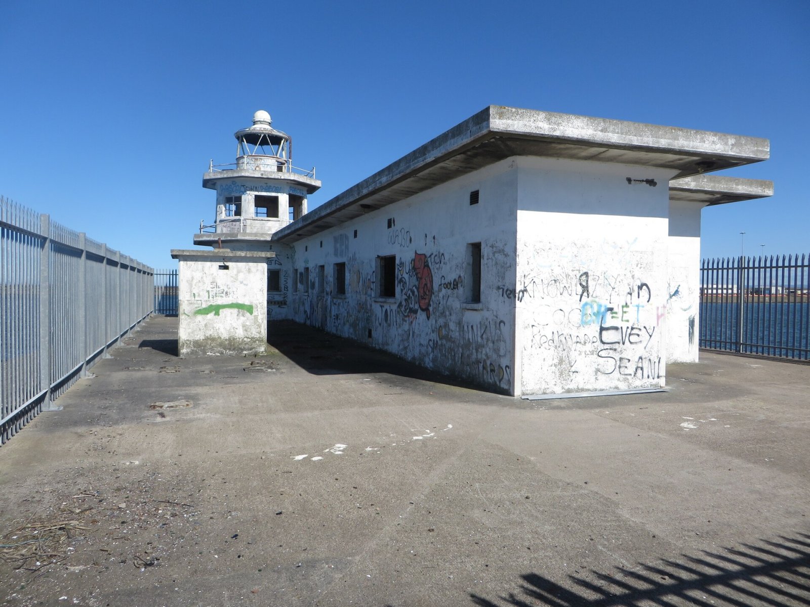 Entdecken Sie den Leith West Breakwater Leuchtturm in Schottland - Leith | Secret World Trip Planner