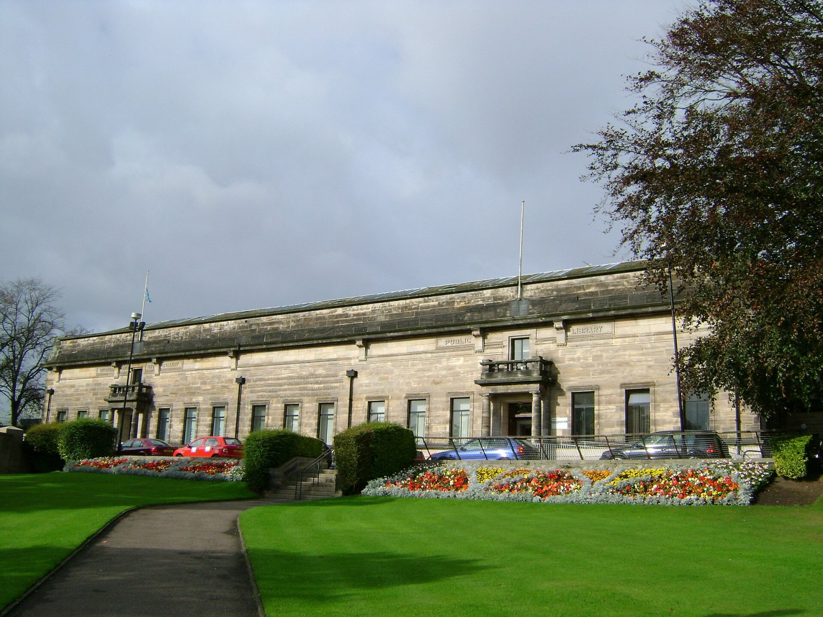 Discover the Kirkcaldy Museum and Art Gallery in Scotland - Fife | Secret World Trip Planner
