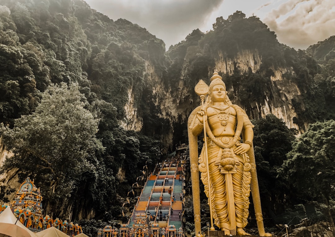 Scopri il Fascino del Tempio Hindu in Malesia - Tanjung Rambutan | Secret World Trip Planner