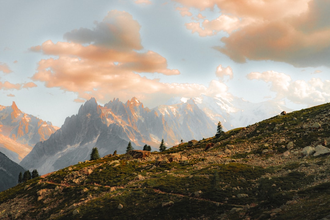 Tour du Mont Blanc : un trekking alpin de 170 km - Route d'Argentiere | Secret World Trip Planner