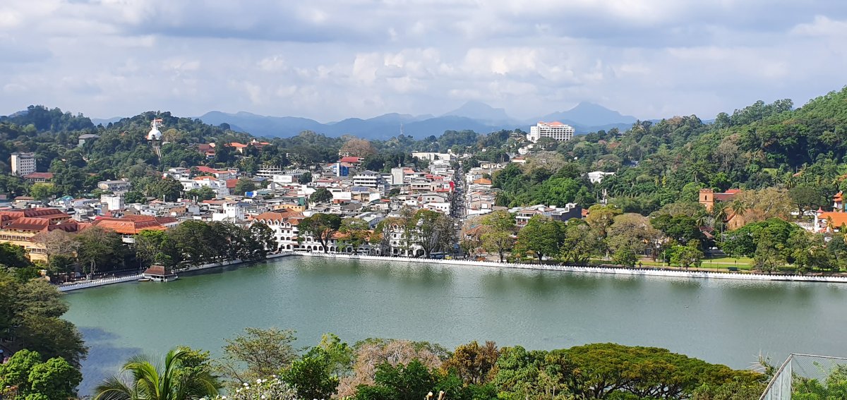 Le sentier du lac Kandy : entre temples et histoire - lago Kandy | Secret World Trip Planner