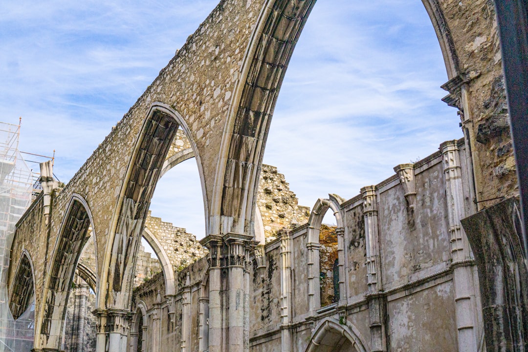 Convento do Carmo: la chiesa senza tetto di Lisbona - Largo do Carmo | Secret World Trip Planner