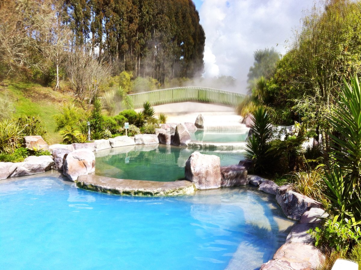 Terme de Taupō : bains géothermiques en Nouvelle-Zélande - Hilltop | Secret World Trip Planner