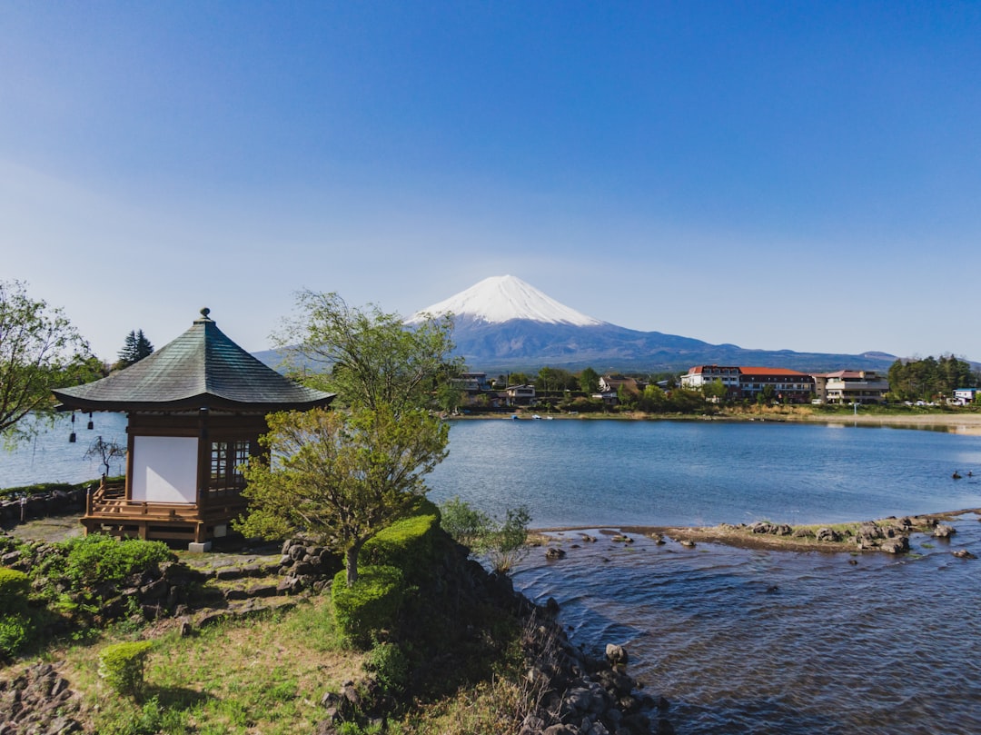 Lago Kawaguchi: il riflesso del Fuji sull'acqua — Distretto di Minamitsuru