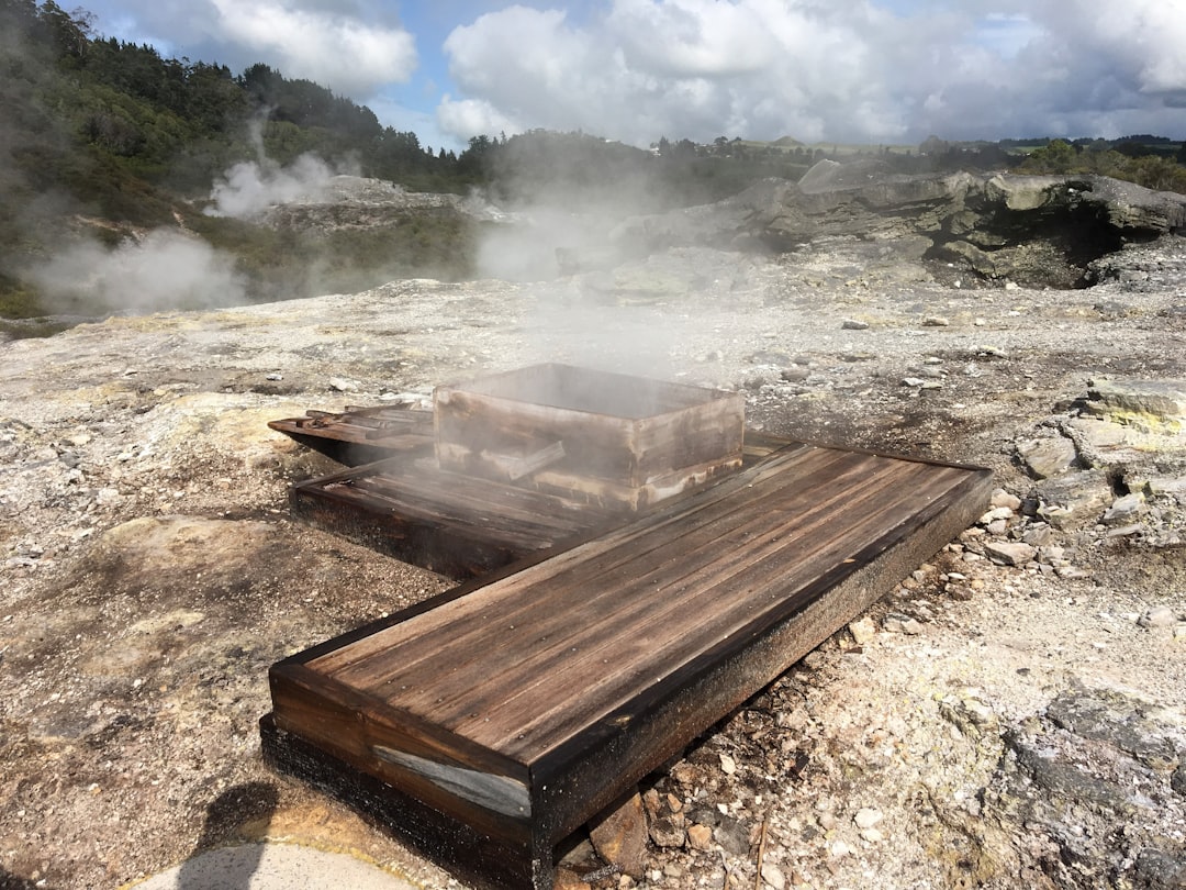 Spa polynésien à Rotorua : détente géothermique au bord du lac - Lakeside | Secret World Trip Planner
