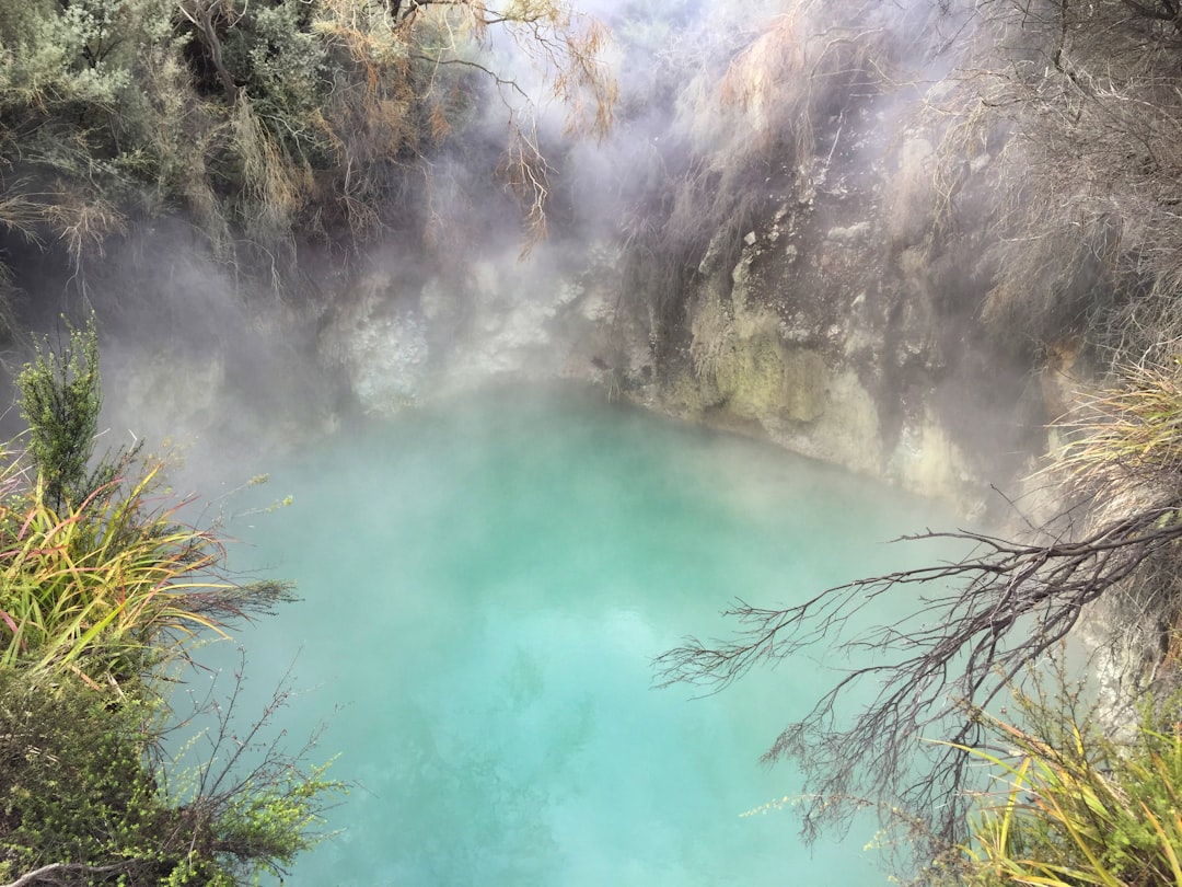 Spa polynésien à Rotorua : détente géothermique au bord du lac - Lakeside | Secret World Trip Planner