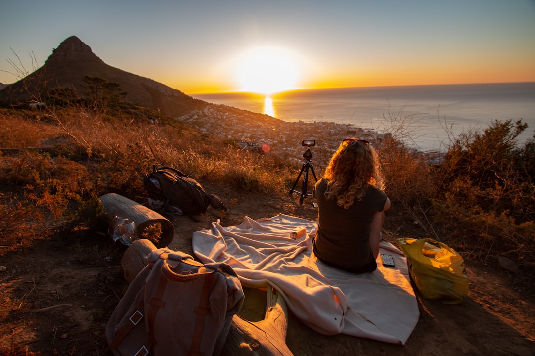 Tafelberg bei Sonnenuntergang: Kapstadt erleben - Cape Town | Secret World Trip Planner