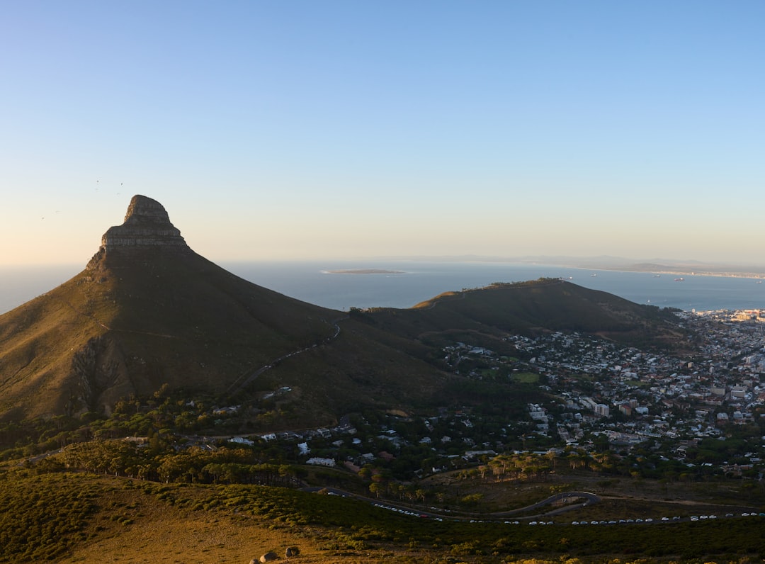 Tafelberg bei Sonnenuntergang: Kapstadt erleben - Cape Town | Secret World Trip Planner