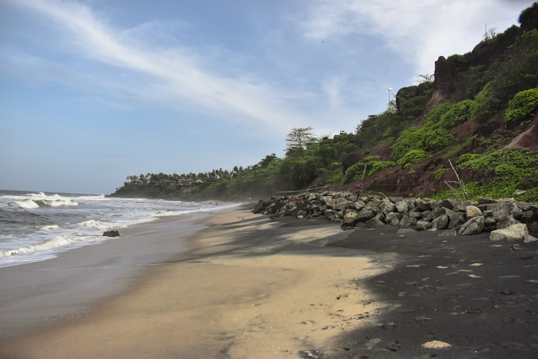 Varkala Strand: Rote Klippen und Arabisches Meer - Varkala | Secret World Trip Planner