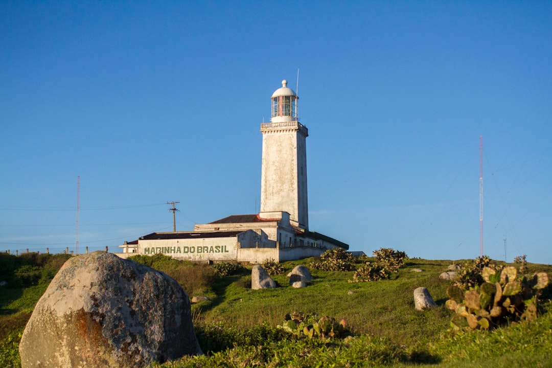 Farol da Barra de São João : le phare colonial du Brésil - Salvador - BA | Secret World Trip Planner