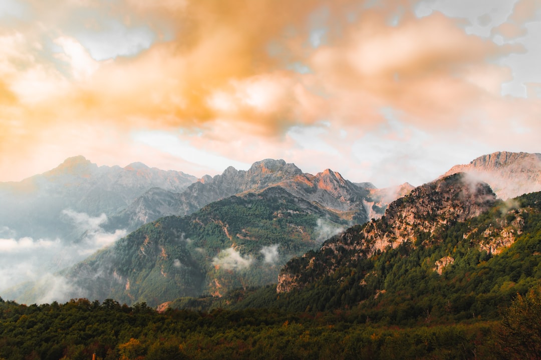 Découvrez le Mont Dhëmbel : un joyau naturel de l'Albanie - Konckë | Secret World Trip Planner