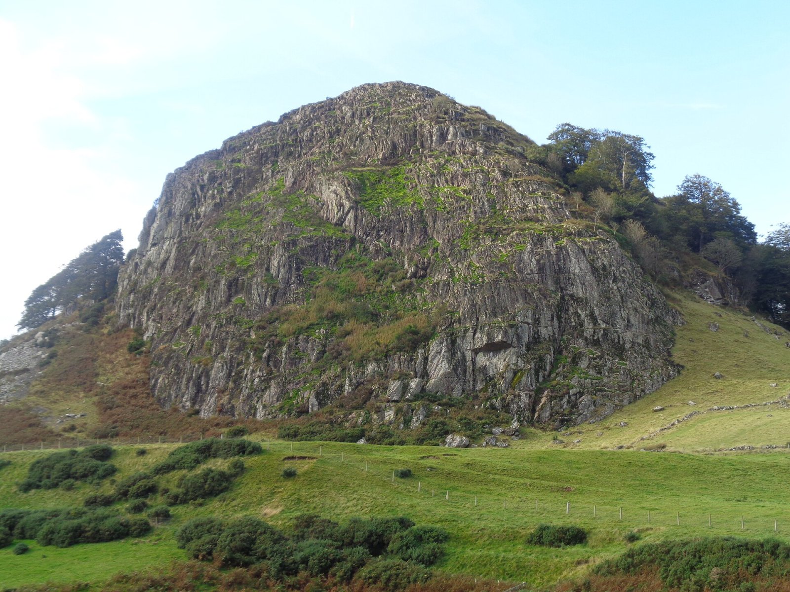 Scoprire Loudoun Hill: un gioiello naturale in Scozia — East Ayrshire Council