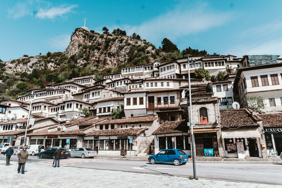 Lapidar : un voyage dans l'histoire de l'Albanie - Tiranë | Secret World Trip Planner