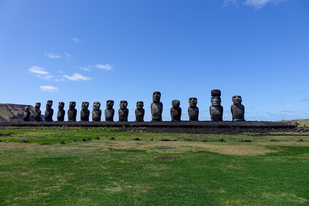 Ahu Taharoa : le mystère de la culture Rapa Nui au Chili - Hanga Roa | Secret World Trip Planner