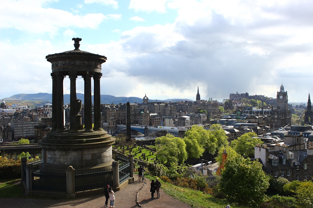 Scopri il Queen Victoria Monument a Paisley, Scozia - Renfrewshire | Secret World Trip Planner