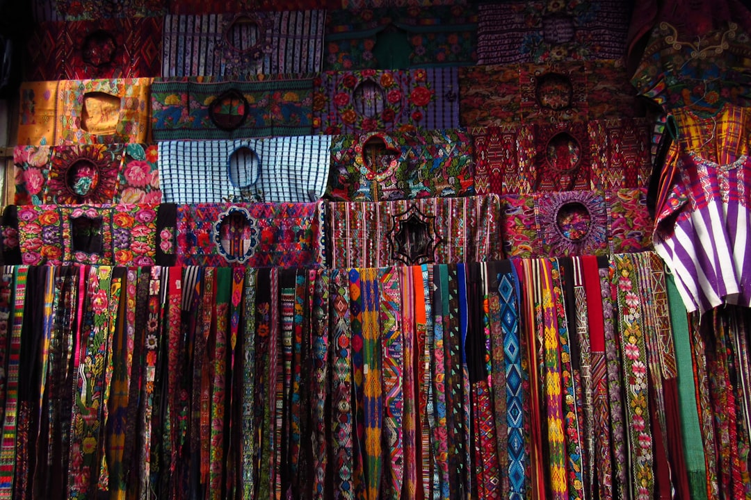 Chichicastenango Markt: Farben und Maya-Rituale - 6a Calle | Secret World Trip Planner