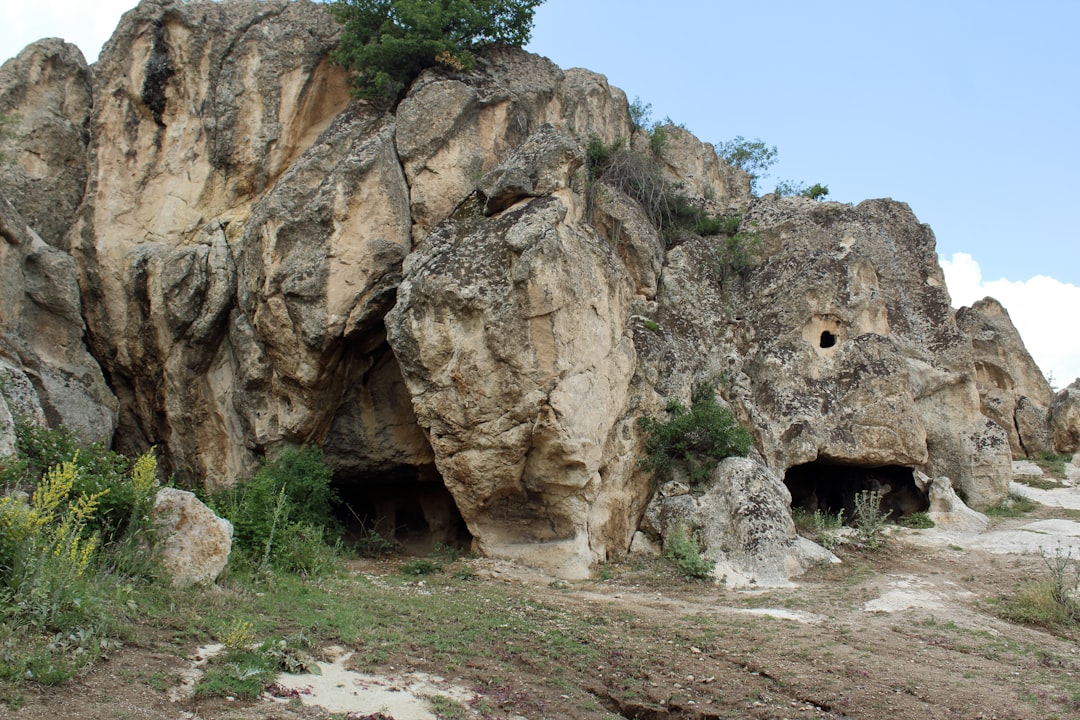 Grotta di Devetashka: luce e buio nel cuore della Bulgaria - 5555 Devetaki | Secret World Trip Planner