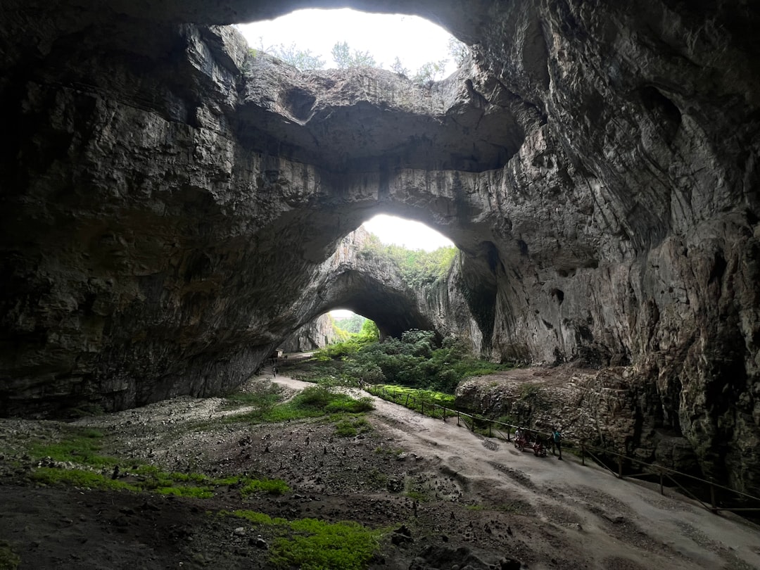 Devetscho-Grotte: Licht und Dunkelheit in Bulgarien - 5555 Devetaki | Secret World Trip Planner