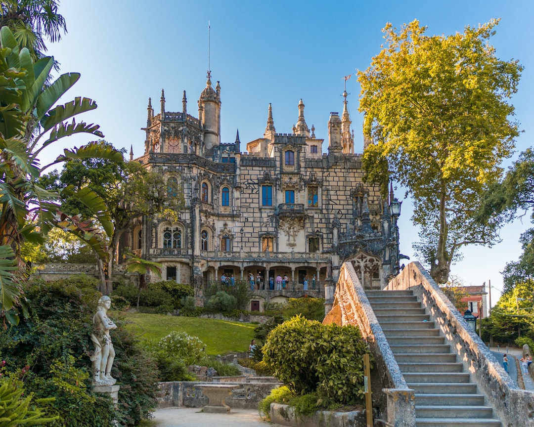 Jardins du Palais de Cristal : Porto vu d'en haut - R. de D Manuel II | Secret World Trip Planner