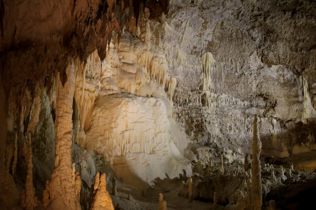Grotte de Frasassi : un monde souterrain dans les Marches - San Vittore delle Chiuse | Secret World Trip Planner