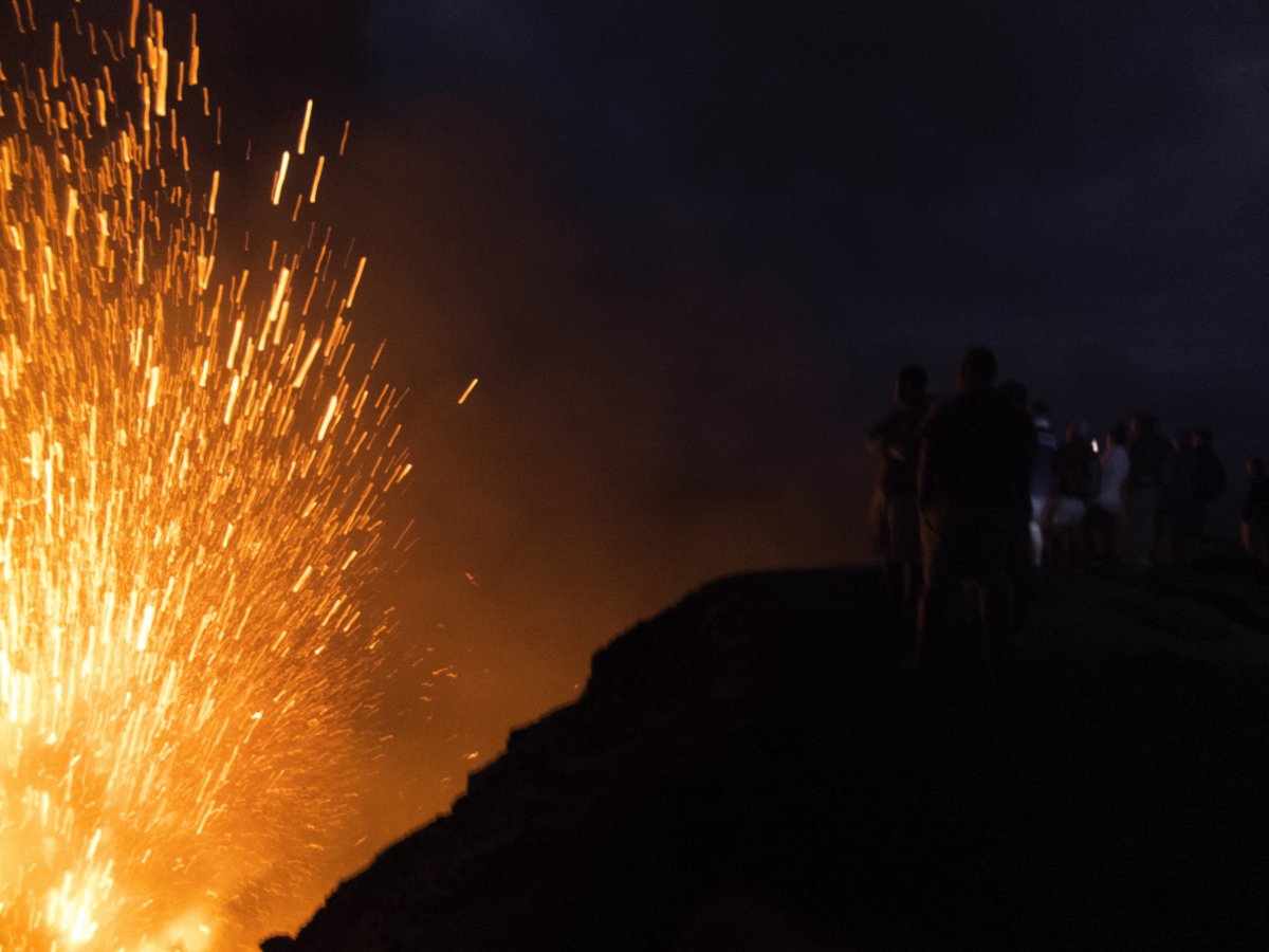 Mont Yasur : le volcan actif le plus accessible au monde - Mount Yasur | Secret World Trip Planner
