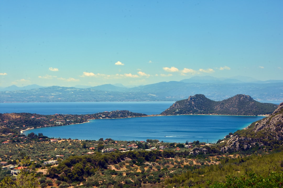 Lago Vouliagmeni : les eaux thermales d'Athènes - Posidonos | Secret World Trip Planner