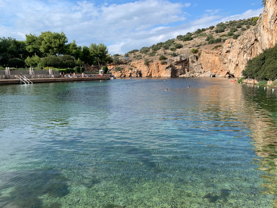 Lago Vouliagmeni : les eaux thermales d'Athènes - Posidonos | Secret World Trip Planner