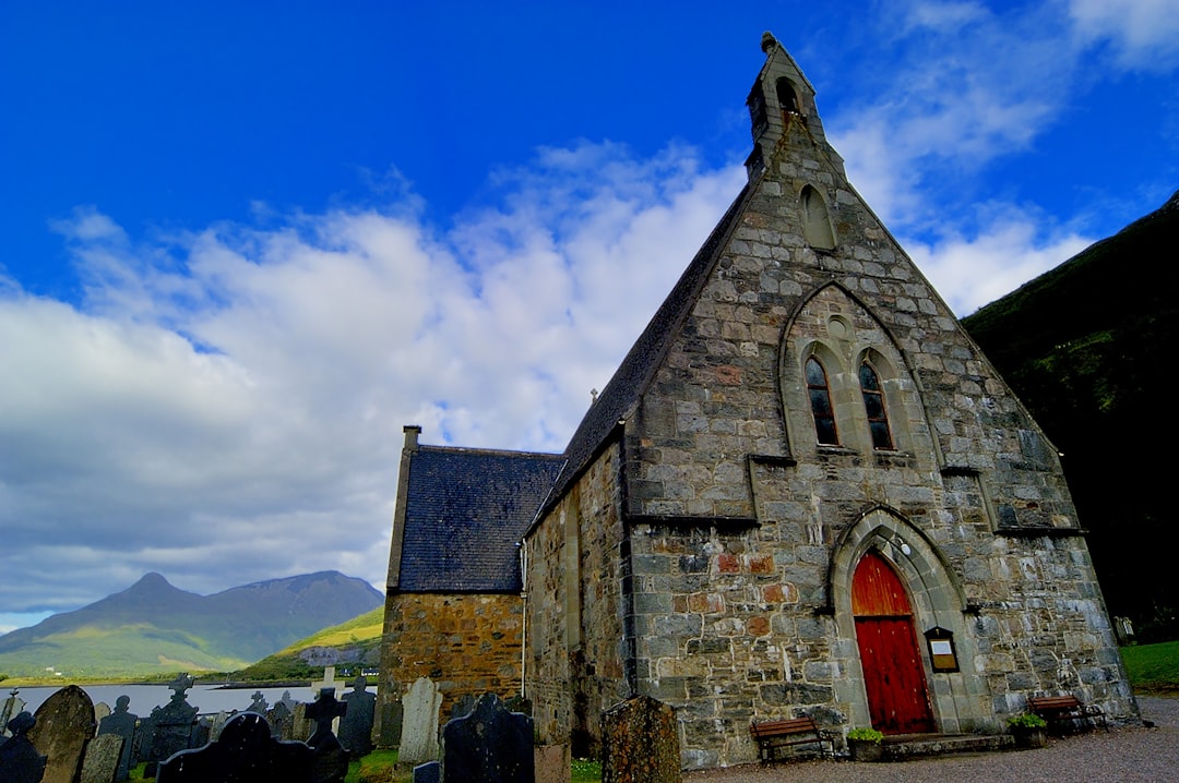 Entdecken Sie die Magie der Keills Chapel in den schottischen Highlands - X76X+VR Lochgilphead | Secret World Trip Planner
