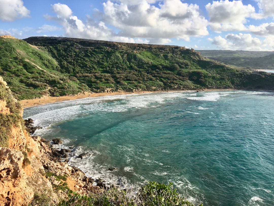 Golden Bay : la plage enchanteresse de Malte - Mellieħa | Secret World Trip Planner