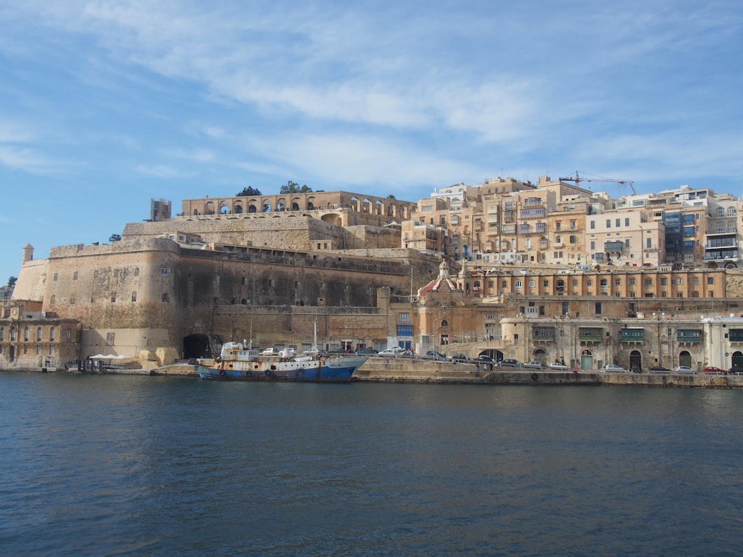 Scopri Fomm ir-Riħ: la baia nascosta di Malta - Mġarr | Secret World Trip Planner