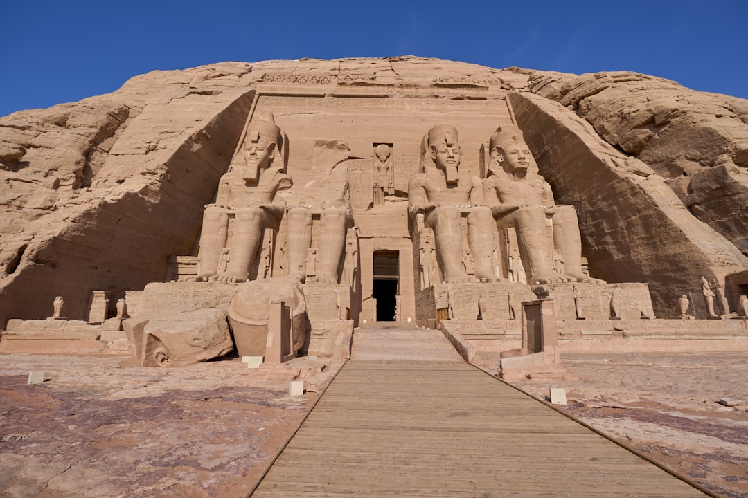 Entdecken Sie Abu Ballas: ein Naturjuwel in Ägypten | Secret World Trip Planner