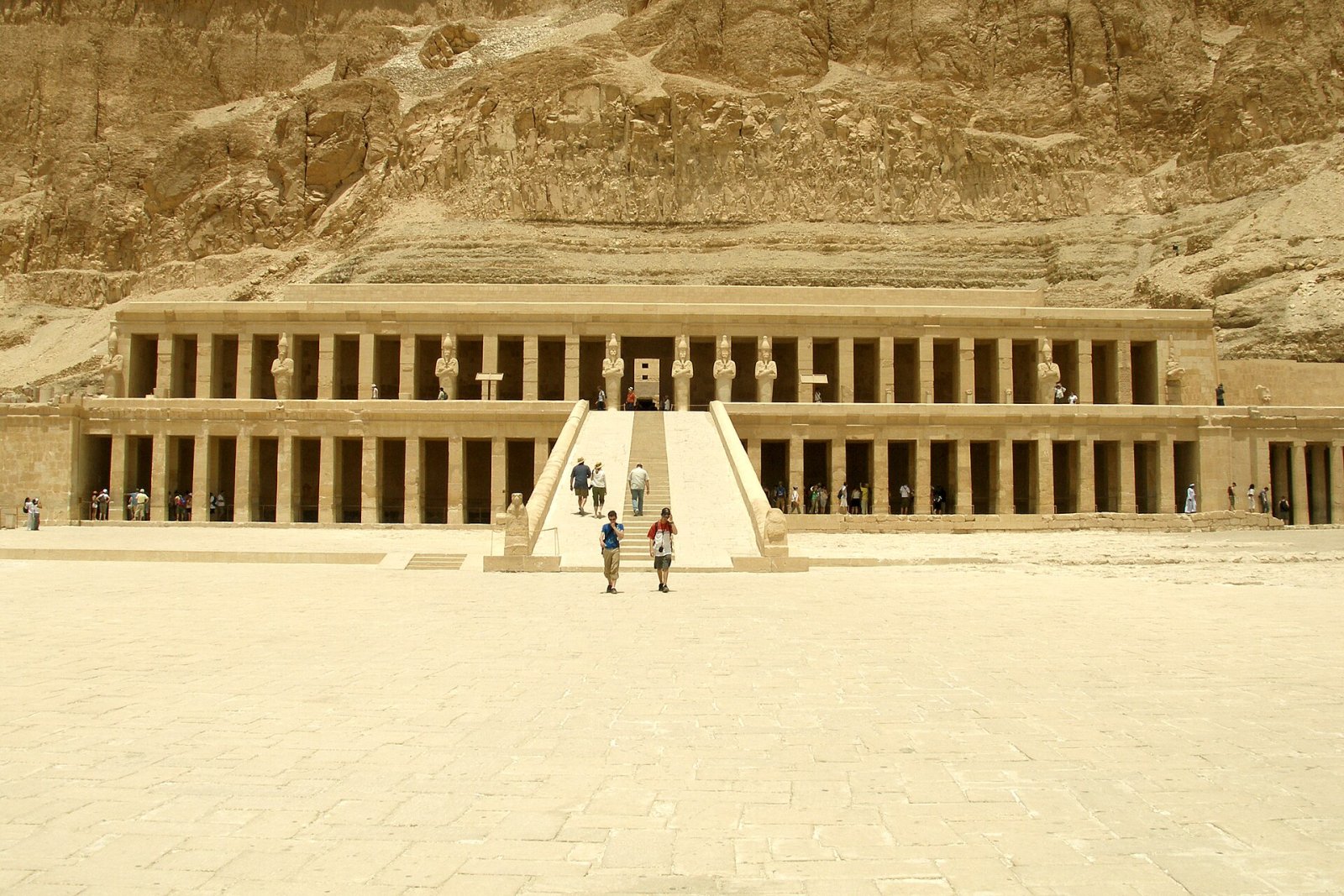 Le Temple Funéraire de Hatshepsout : Un Chef-d'œuvre de l'Égypte Ancienne - Al Qarna | Secret World Trip Planner