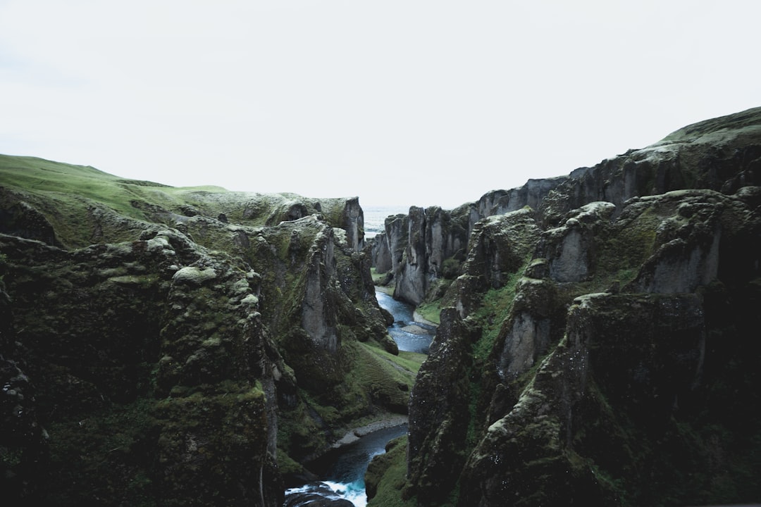 Découvrez Surtshellir : la merveille souterraine d'Islande | Secret World Trip Planner