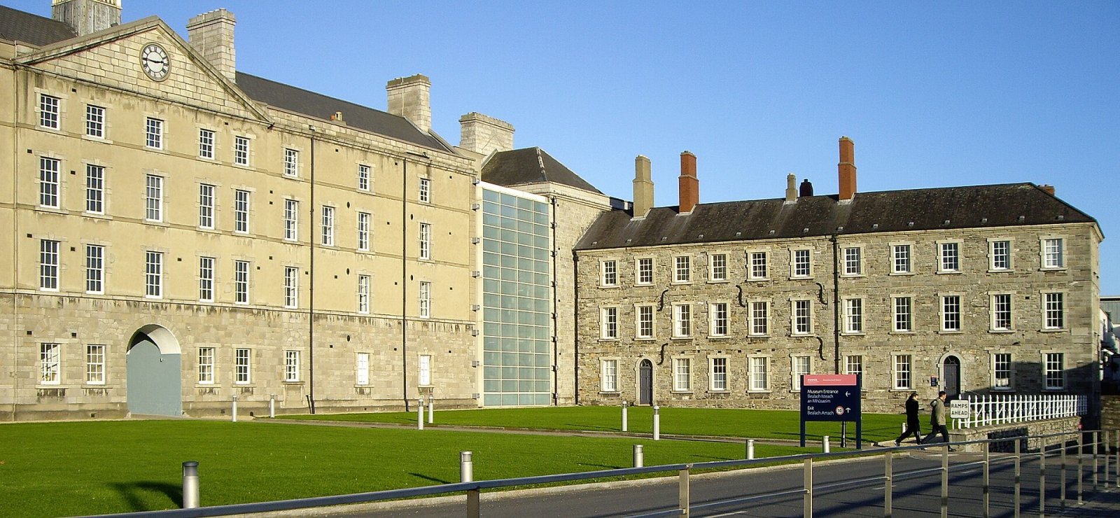 Visita il National Museum of Ireland a Collins Barracks - Dublin | Secret World Trip Planner