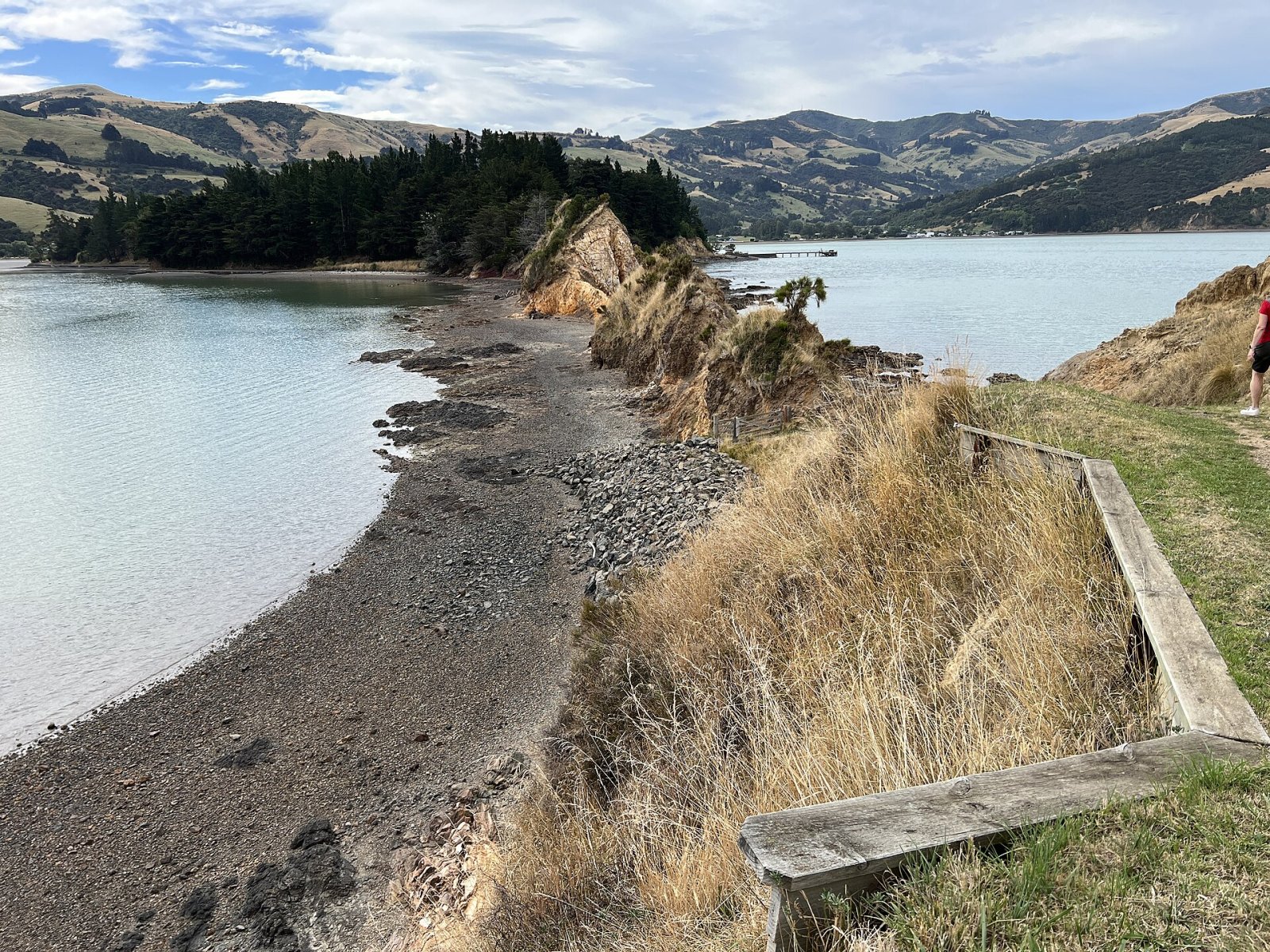 Ōnawe erkunden: Eine Reise in die Maori-Geschichte Neuseelands - Duvauchelle | Secret World Trip Planner