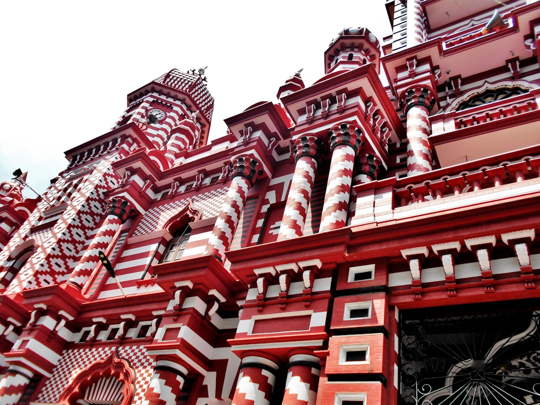 Scopri la Jumma Mosque a Bambalapitiya: un gioiello culturale - Colombo | Secret World Trip Planner