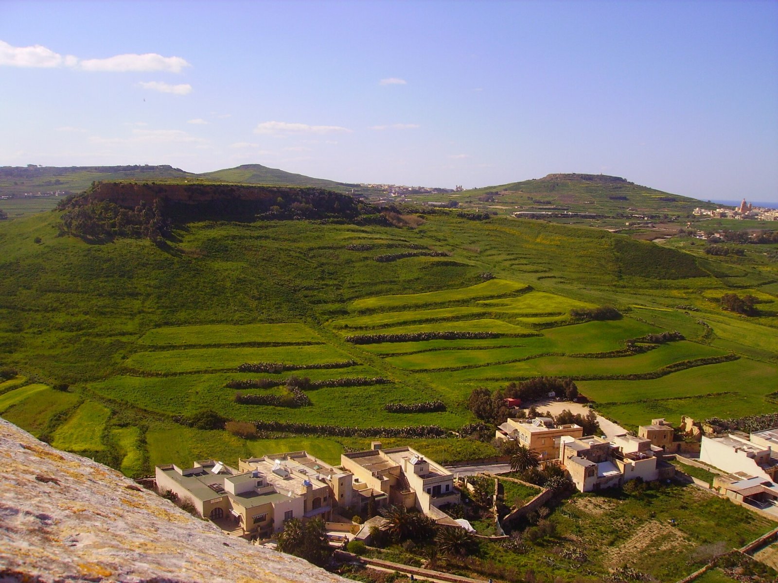 Scopri Il-Gelmus: La Collina Incantevole di Gozo - Ir-Rabat Għawdex | Secret World Trip Planner