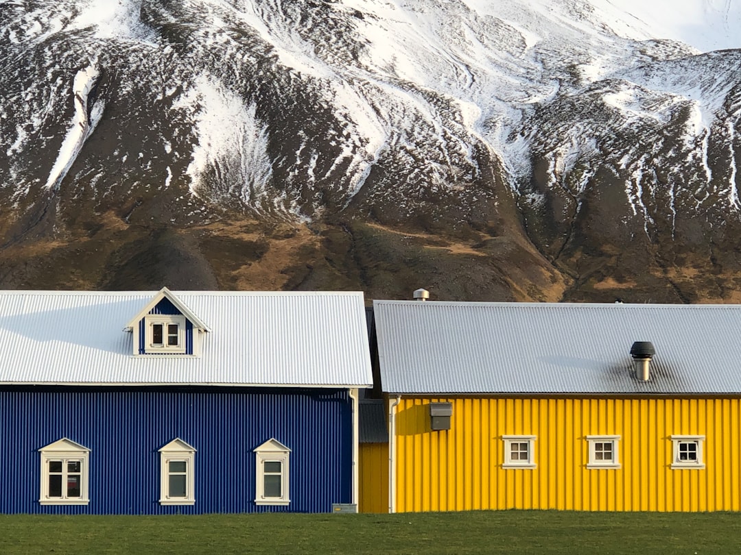 Murales et harengs à Siglufjörður : art au fiord - Snorragata 10 | Secret World Trip Planner