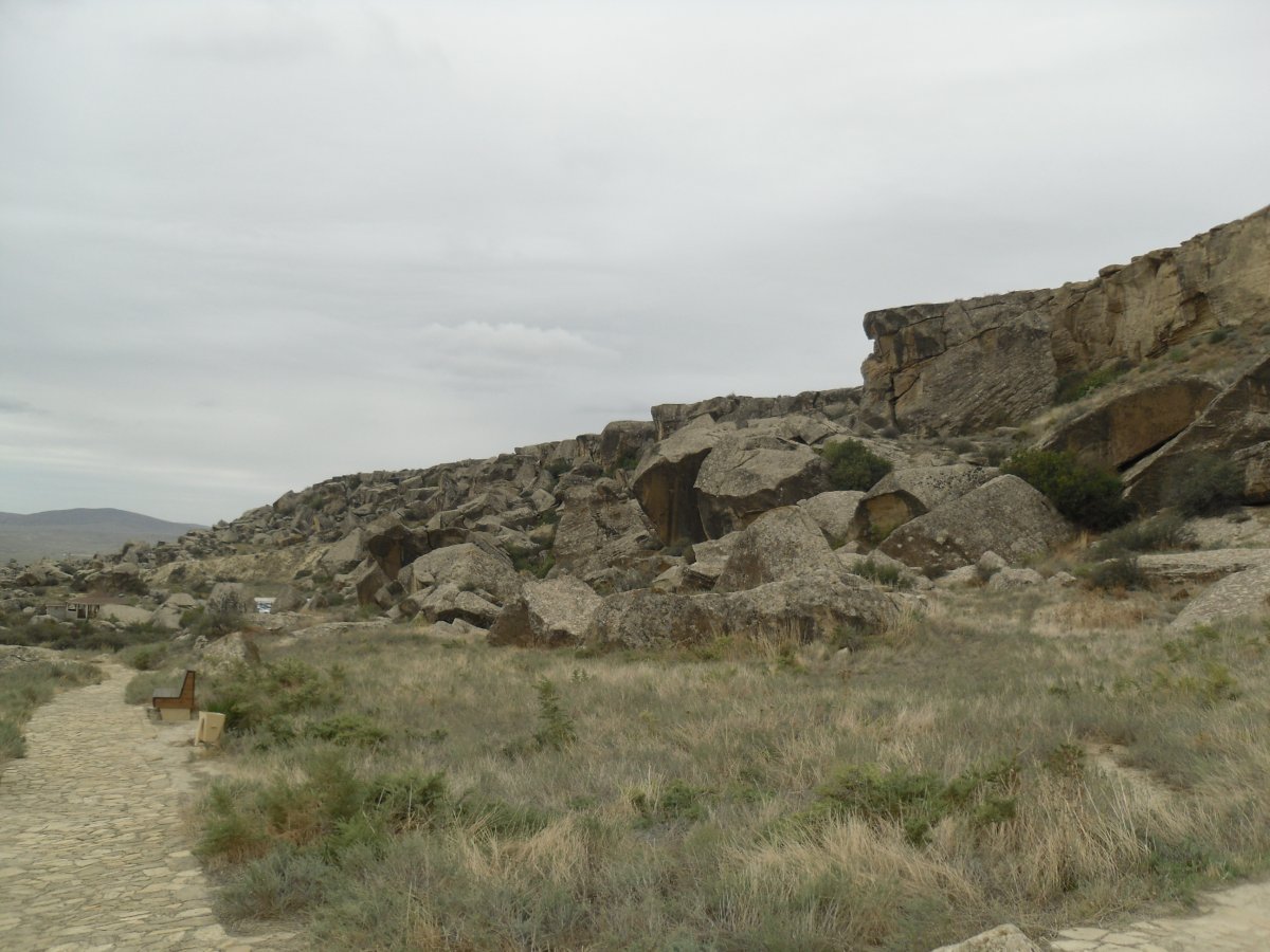 Qobustan : gravures rupestres et volcans de boue - 496H+H9C | Secret World Trip Planner