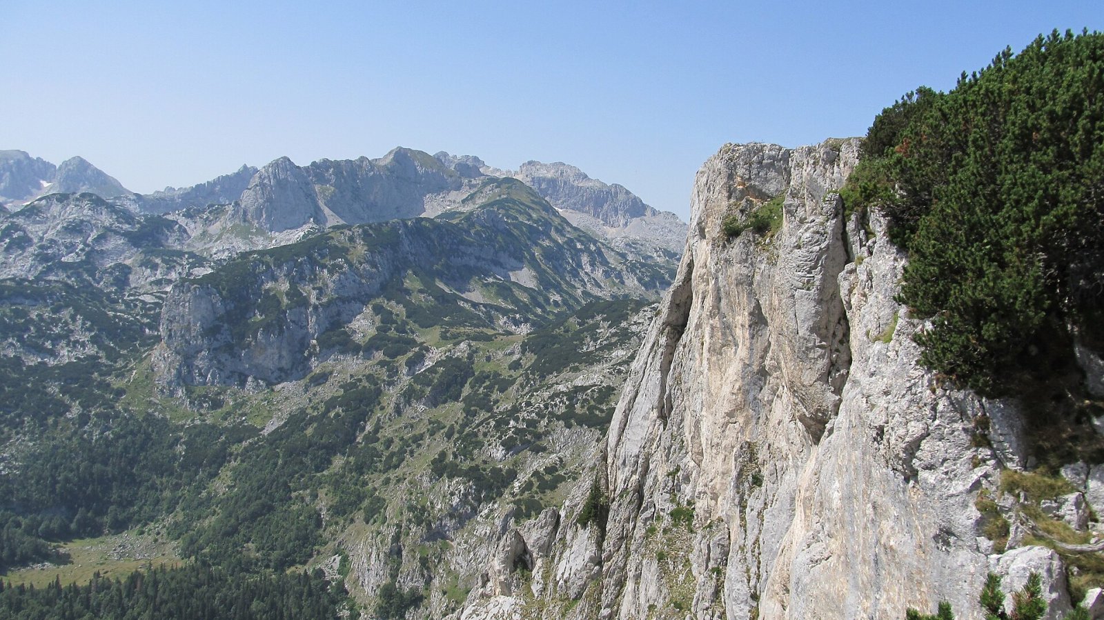 Scopri Crvena Greda: un angolo di natura incontaminata in Montenegro — Bosača