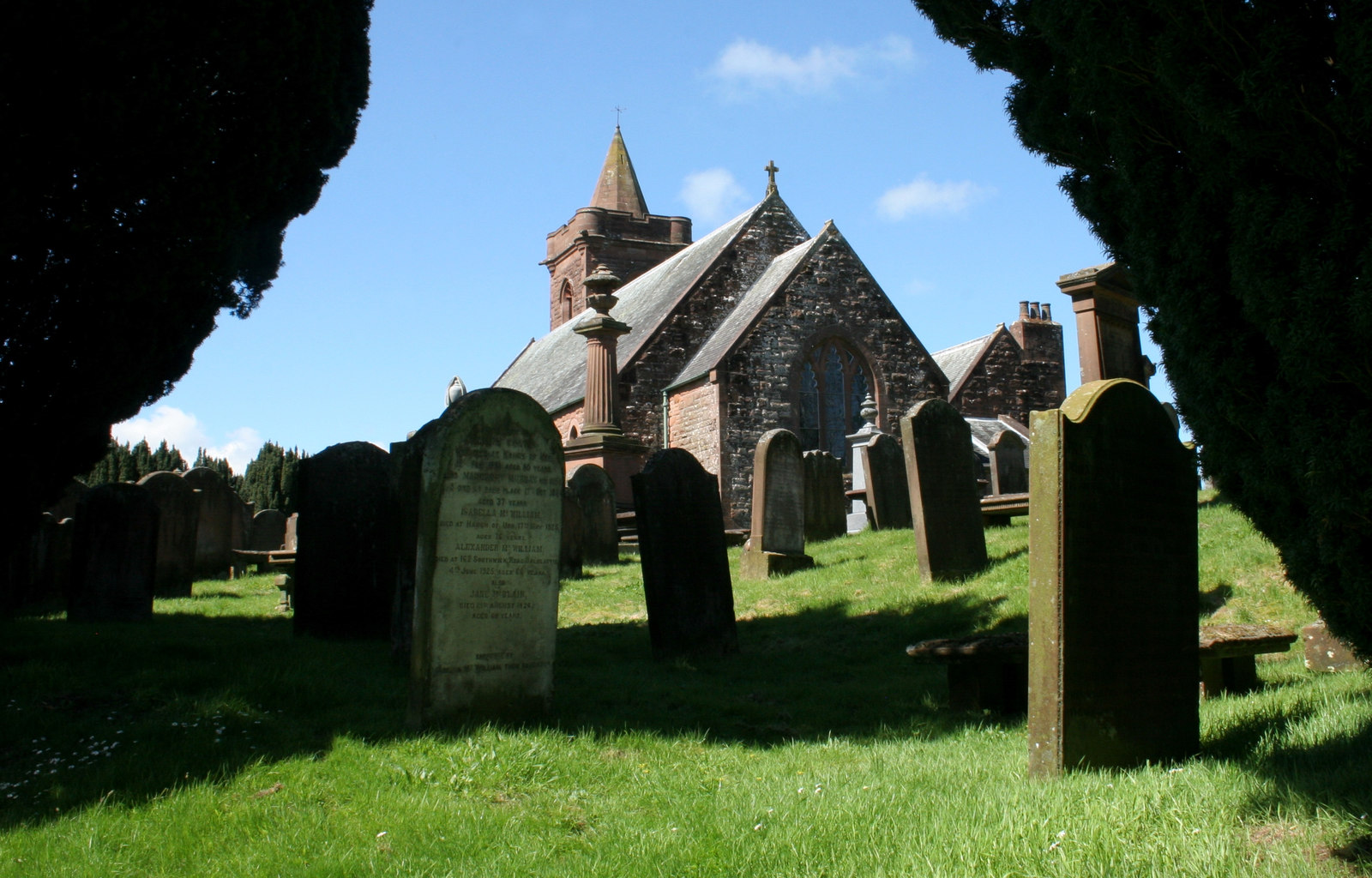 Visita alla Chiesa di Urr: un tesoro culturale in Scozia | Secret World Trip Planner