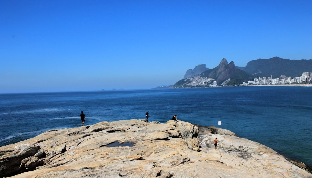Pedra do Telégrafo : coucher de soleil sur le Brésil sauvage - Grumari | Secret World Trip Planner