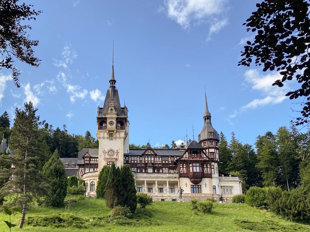 Castello di Peleș: gioiello neo-rinascimentale della Romania - Aleea Peleșului 2 | Secret World Trip Planner