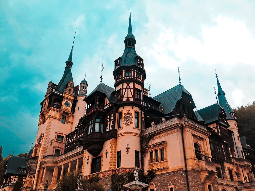 Castello Peleș: neorinascimentales Juwel der Karpaten — Aleea Peleșului 2