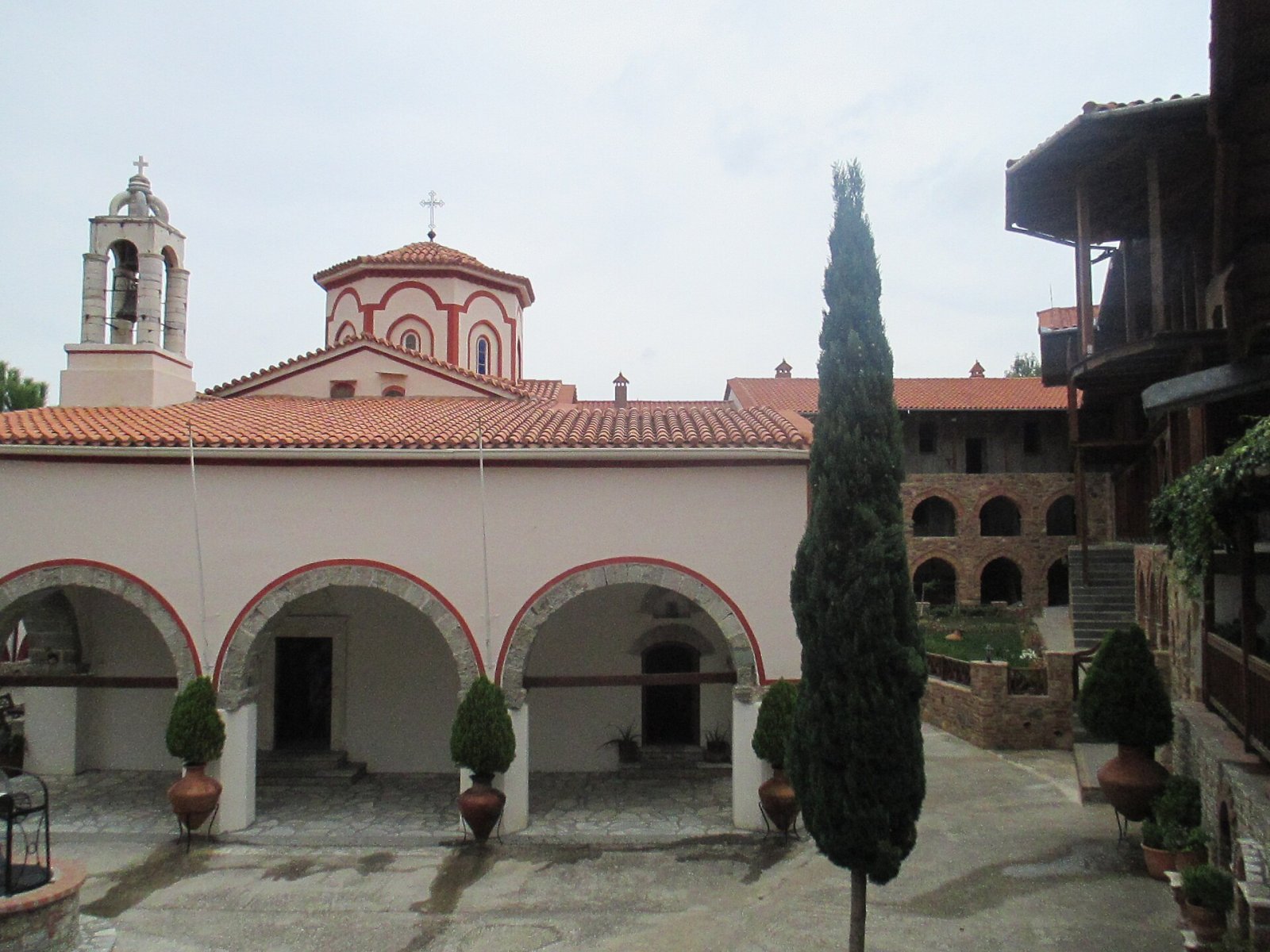 Entdecken Sie das Kloster Megali Panagia: ein Schatz von Samos - MRWR+6W Moni Megalis Panagias | Secret World Trip Planner
