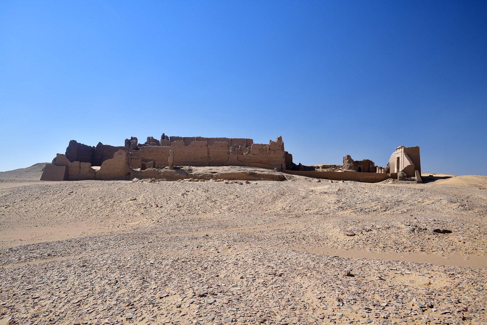 Entdecken Sie Qasr Dusch: eine historische Festung in Ägypten